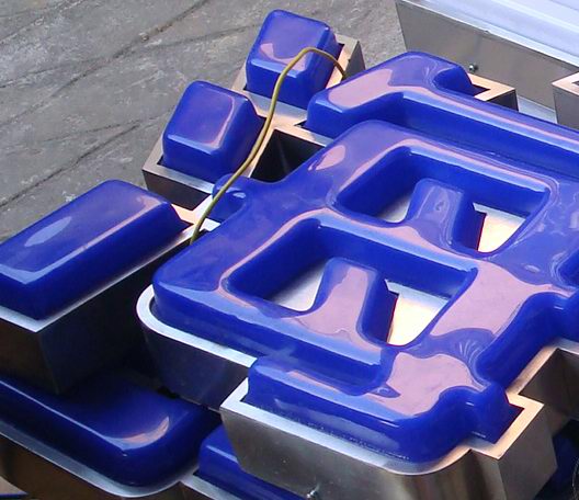 不銹鋼LED吸塑發(fā)光字