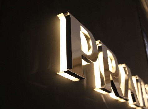 不銹鋼背打光字