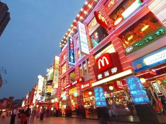 商業(yè)區(qū)門頭亮化工程