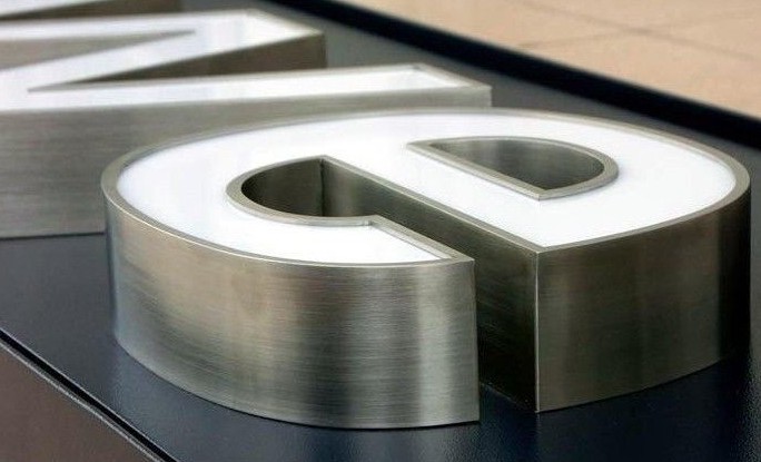 拉絲不銹鋼發(fā)光字