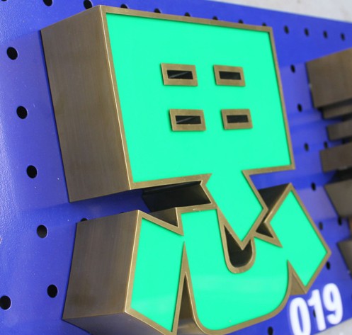 精品鍍鈦平面拉絲燈箱字