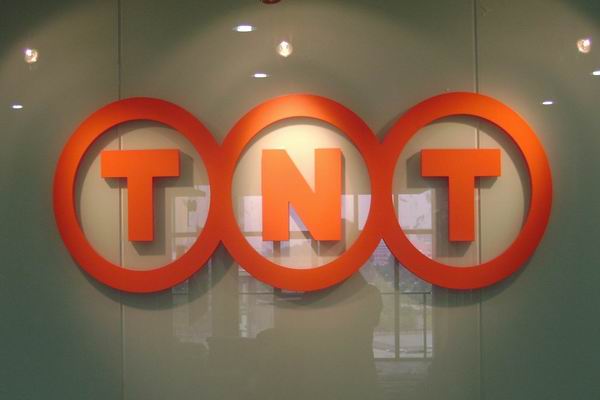 玻璃背景廣告字形象墻